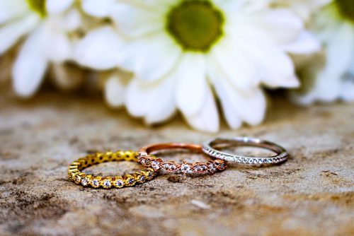 7 naudingi patarimai, kaip pasirinkti vestuvinius žiedus