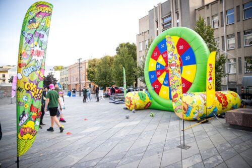 Pripučiamų pramogų nuoma – Comic Smiginis