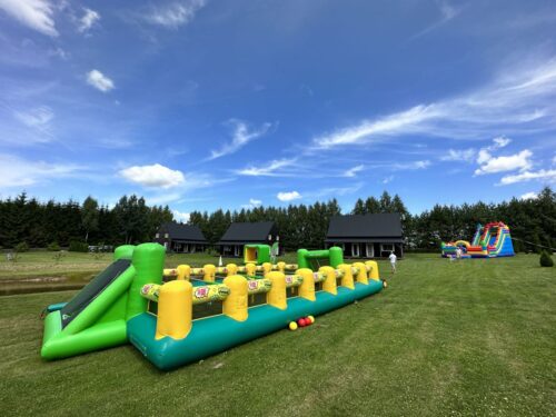 Pripučiamų pramogų nuoma – Futbolo arena